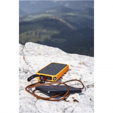 Logotrade Logogeschenke das Foto: Xtorm XR202 Xtreme 35 W 20.000 mAh QC3.0 wasserdichte, robuste Powerbank mit Taschenlampe