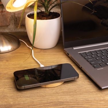 Logotrade Firmengeschenke das Foto: 15W Bambus Wireless Charger