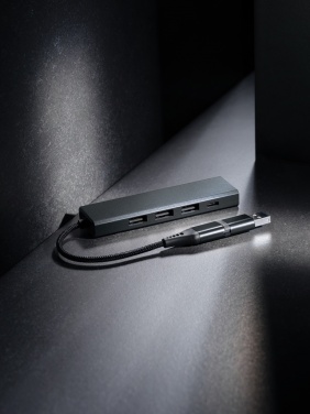 Logotrade werbemittel das Foto: Terra Hub aus RCS recyceltem Aluminium mit 3 USB-Anschlüssen