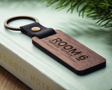 Logotrade reklaamtoote foto: Võtmehoidja pähklist ja PU-st Kokkola