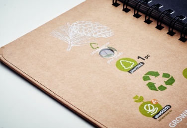 Logotrade reklaamkingituse foto: A5 männipuu GROWNOTEBOOK™