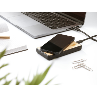Logotrade reklaamtoote foto: Boru Bamboo RCS taaskasutatud ABS Powerbanki juhtmeta laadija