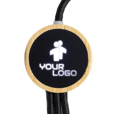 Logotrade mainostuote tuotekuva: 3-in-1-kaapeli, jossa on valaistu logo puukotelossa, LH-ZMU06