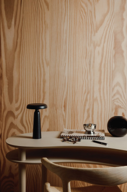 Logo trade liikelahja kuva: VINGA Avery RCS pöytävalaisin