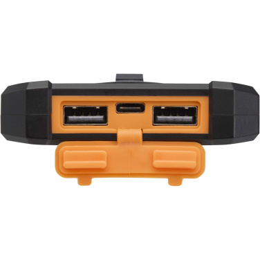 Logotrade biznesa dāvanas foto: Altair 5000 mAh 10 W pārstrādātas plastmasas izturīga saules enerģijas pārnēsājamā baterija ar iebūvētu lukturīti