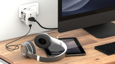 Лого трейд бизнес-подарки фото: Адаптер SKROSS World Travel MUV 2-полюсный с USB A и C