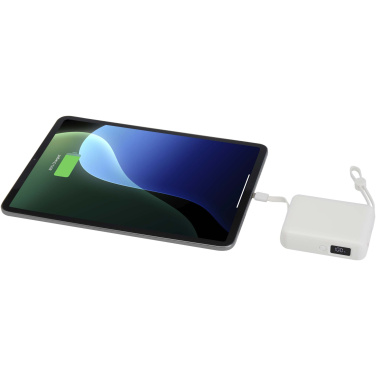 Logotrade presentreklam bild: Acrux 10 000 mAh 35 W powerbank för surfplattor med inbyggd Type-C-kabel – tillverkad av återvunnen plast